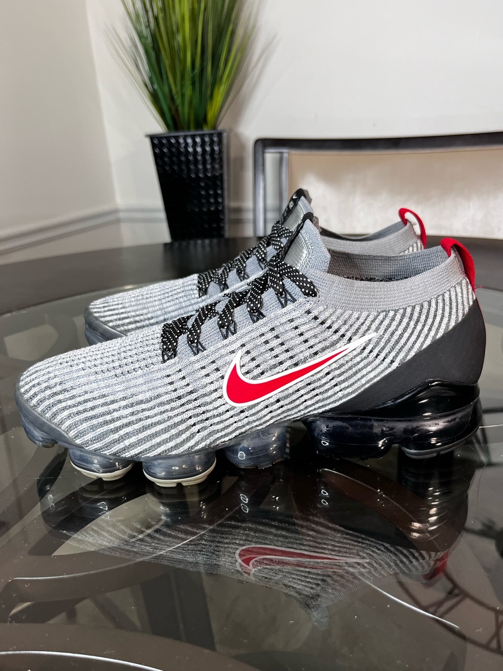 Nike Air Vapormax Flyknit 3
Gray Red Black AJ6900-0012 Sneaker Men's Sz 12